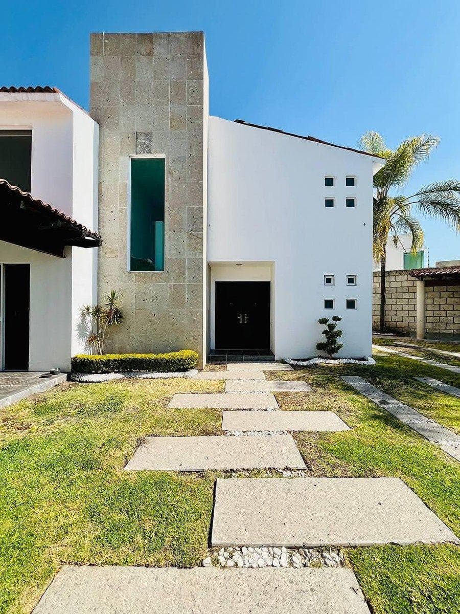 HOUSE FOR SALE IN PUNTA JURIQUILLA