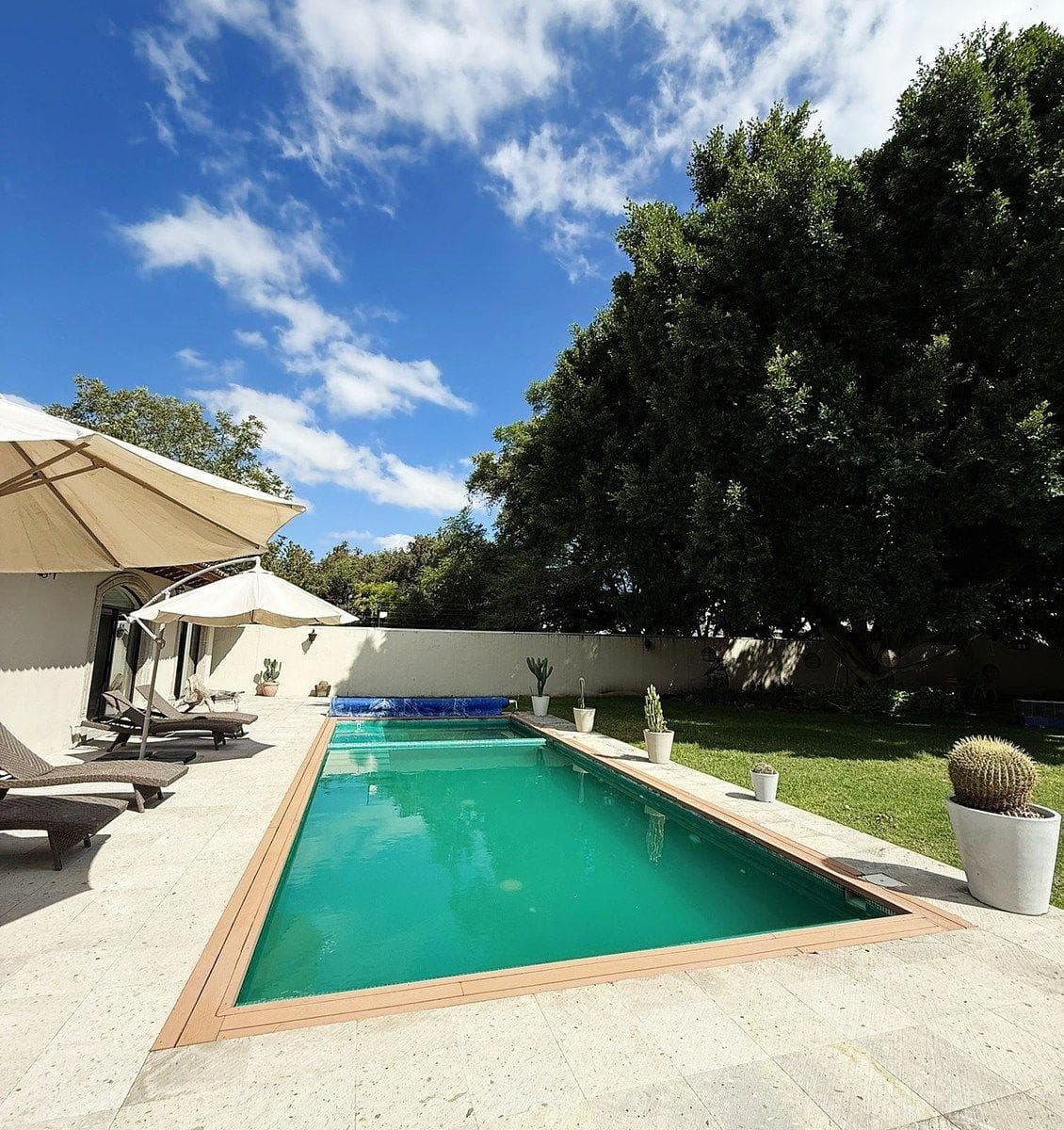 Luxury Single-Story Home with a Pool in Jurica, Querétaro