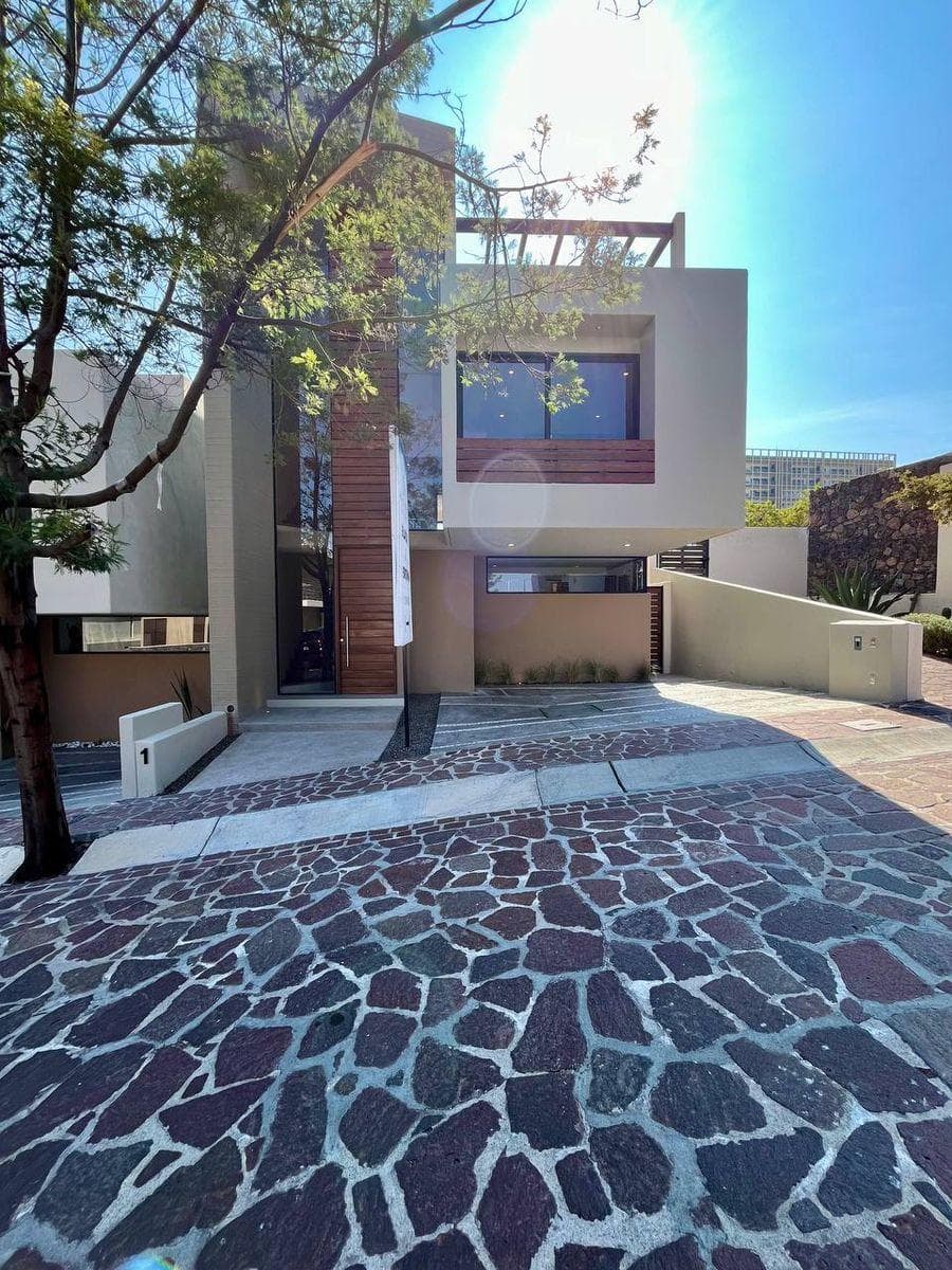 SPECTACULAR RESIDENCE IN ZIBATA