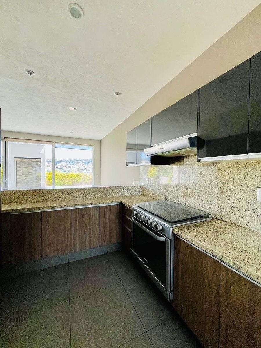 RESIDENCE IN ALTOZANO