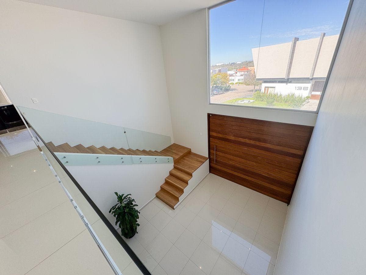 HOUSE FOR SALE IN EL CAMPANARIO