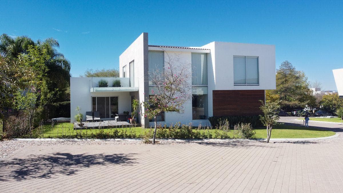 HOUSE FOR SALE IN EL CAMPANARIO