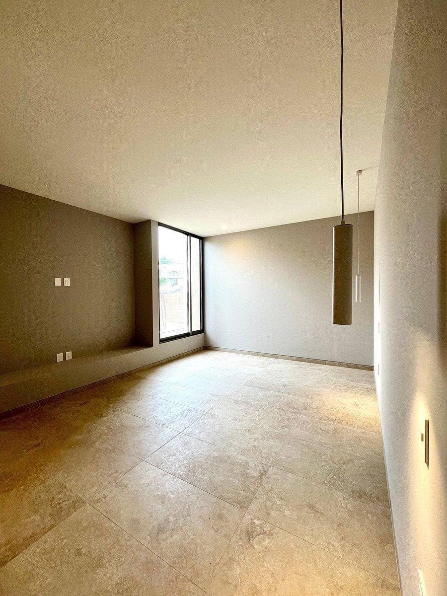 ???? House for Sale in Elbrus, Juriquilla – With a Basement and Spacious Rooms