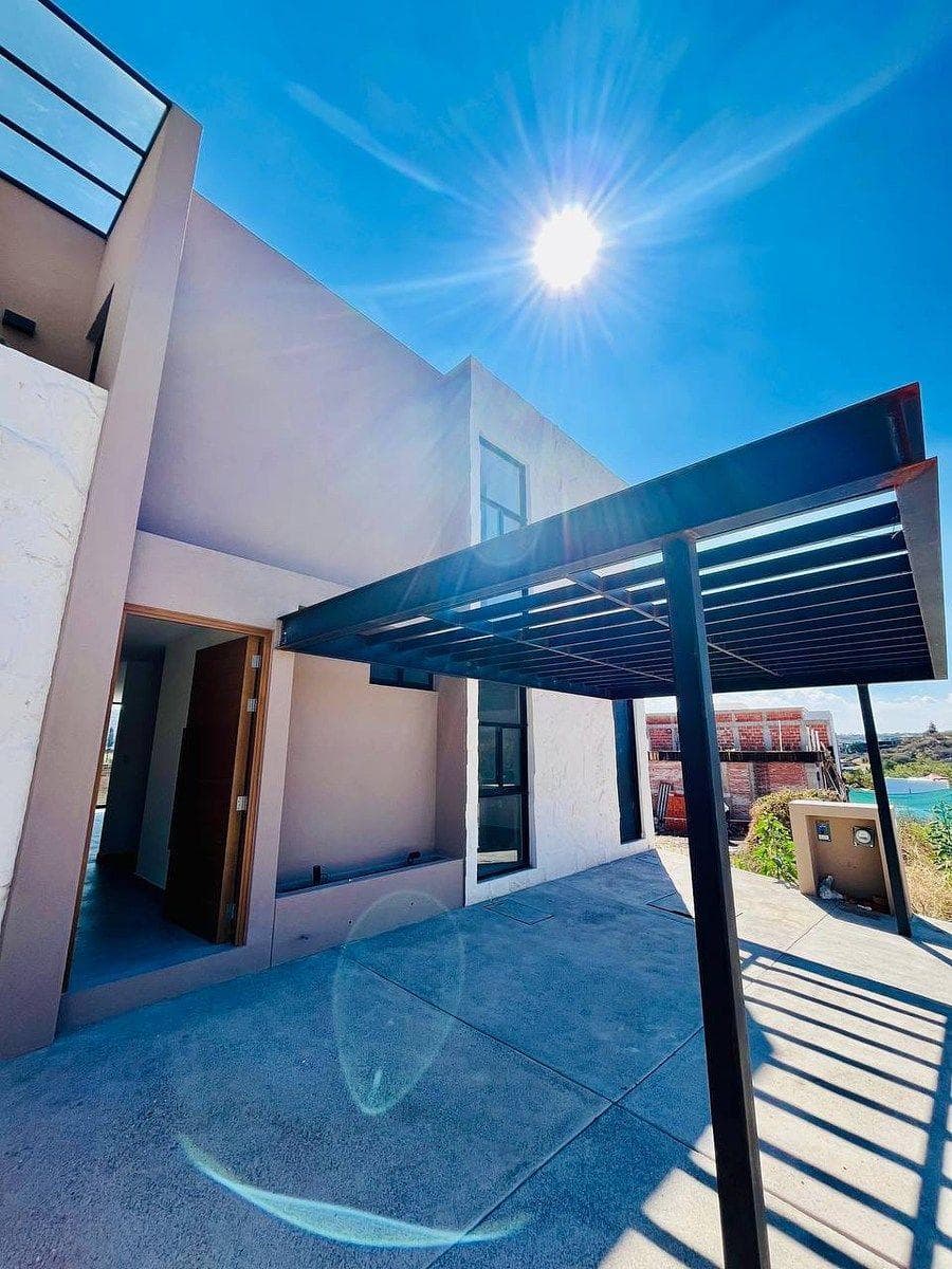RESIDENCE IN ALTOZANO WITH A BASEMENT