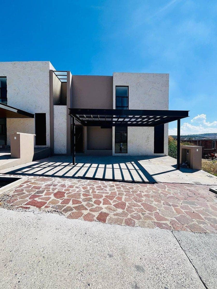 RESIDENCE IN ALTOZANO WITH A BASEMENT
