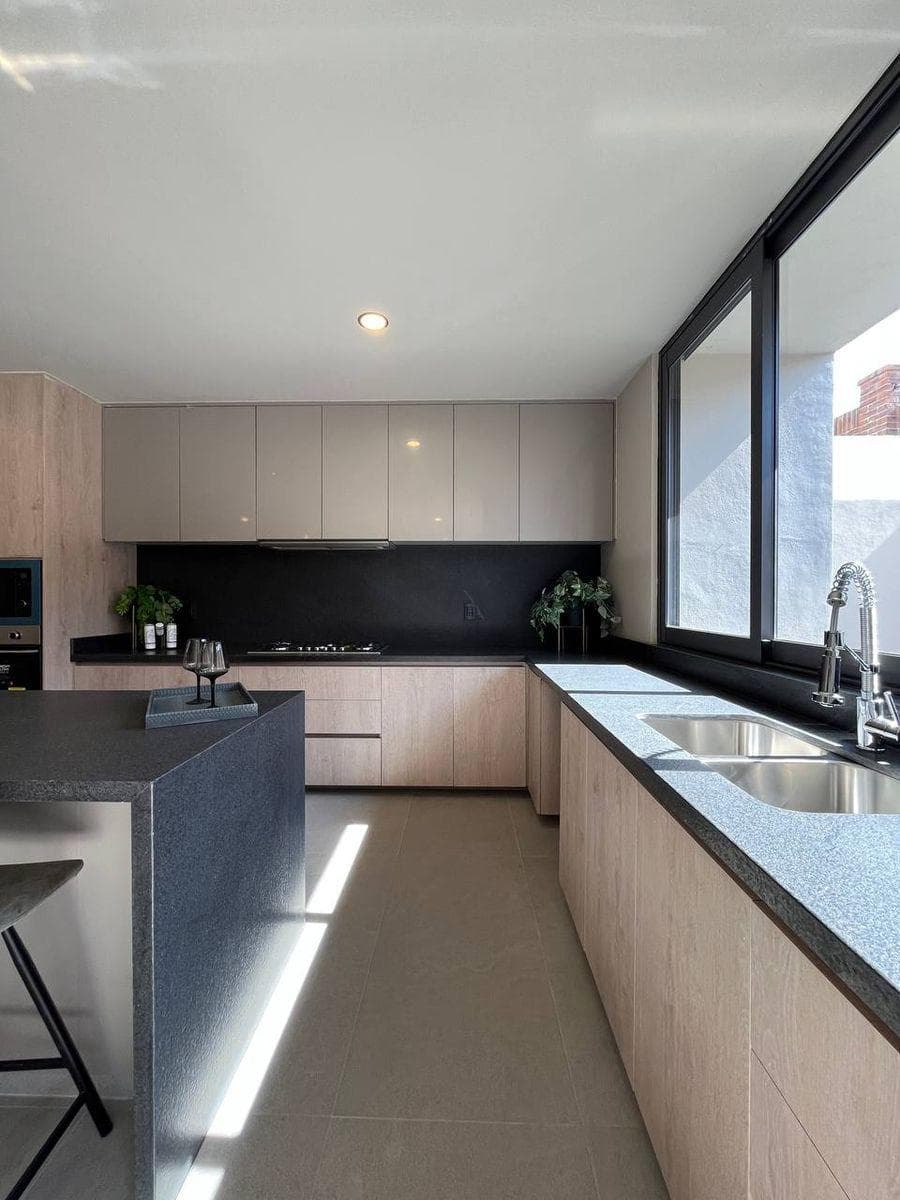 STUNNING HOME IN ALTOZANO