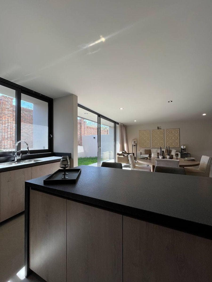 STUNNING HOME IN ALTOZANO