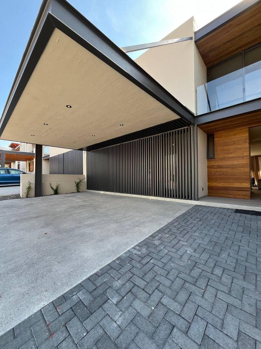 STUNNING HOME IN ALTOZANO