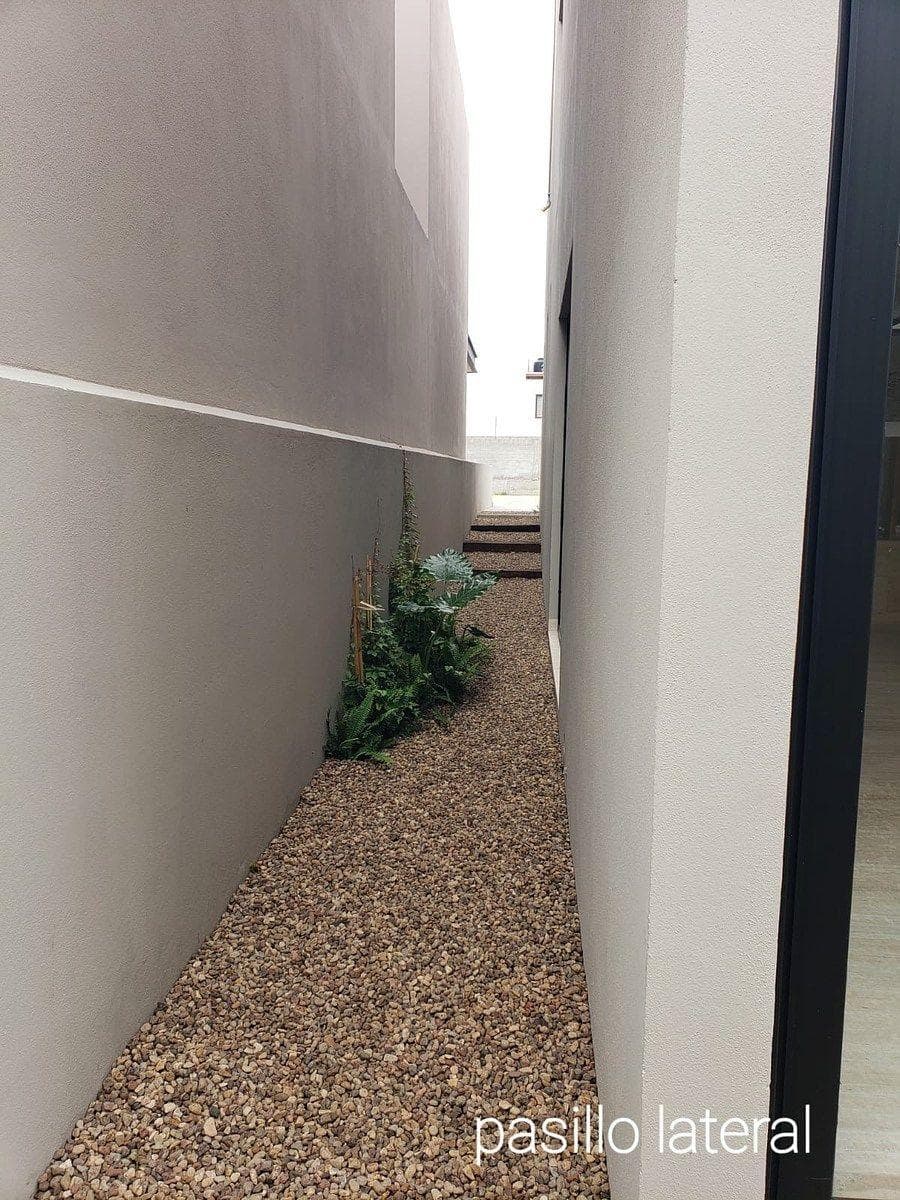 Beautiful house for rent in Carlota