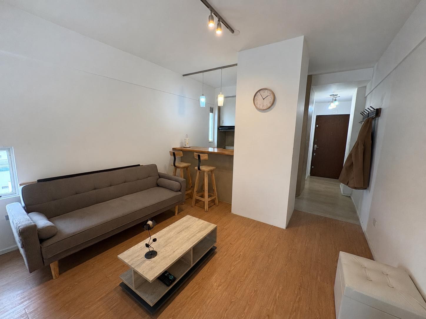 Spacious, furnished, fully equipped studio apartment for rent with a balcony in Recoleta