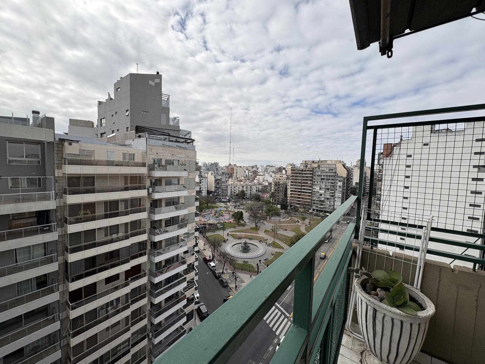 Spacious, furnished, fully equipped studio apartment for rent with a balcony in Recoleta