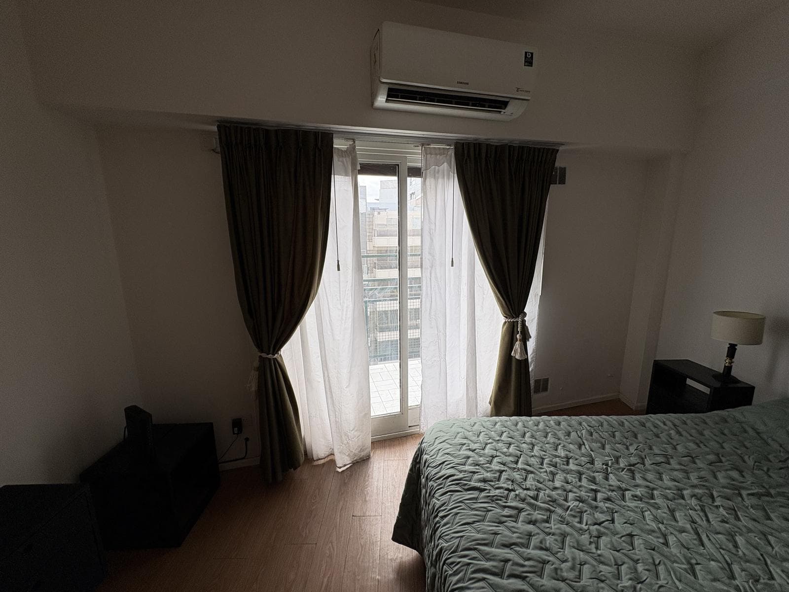 Spacious, furnished, fully equipped studio apartment for rent with a balcony in Recoleta