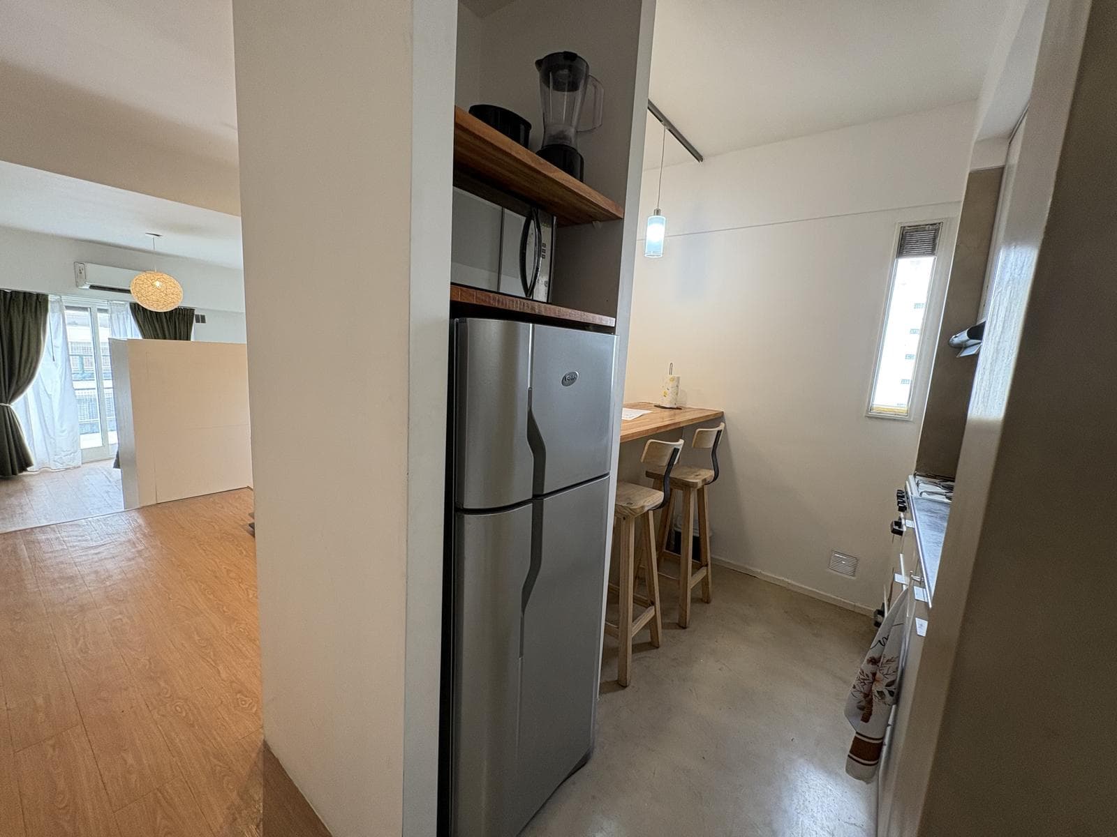 Spacious, furnished, fully equipped studio apartment for rent with a balcony in Recoleta