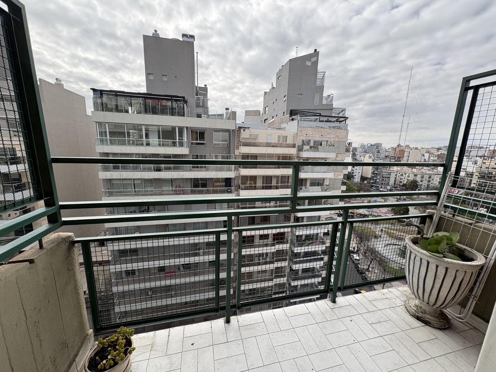 Spacious, furnished, fully equipped studio apartment for rent with a balcony in Recoleta