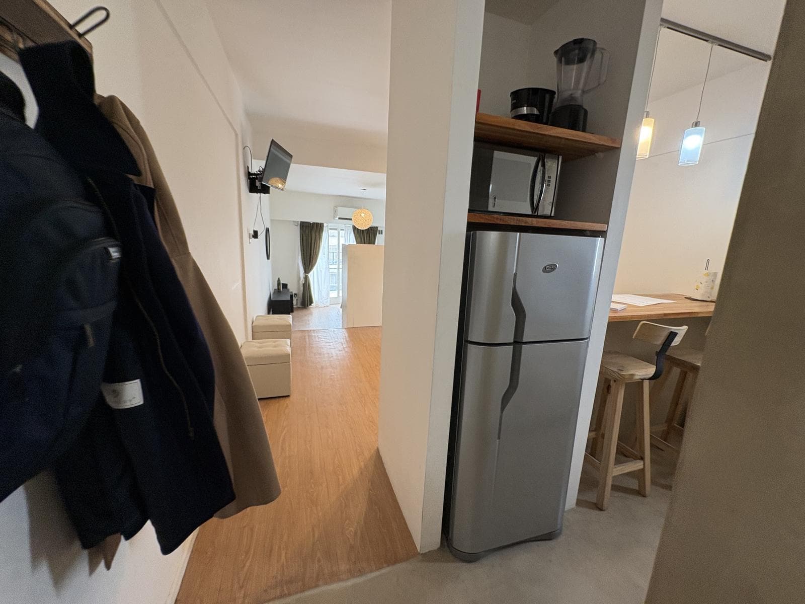 Spacious, furnished, fully equipped studio apartment for rent with a balcony in Recoleta