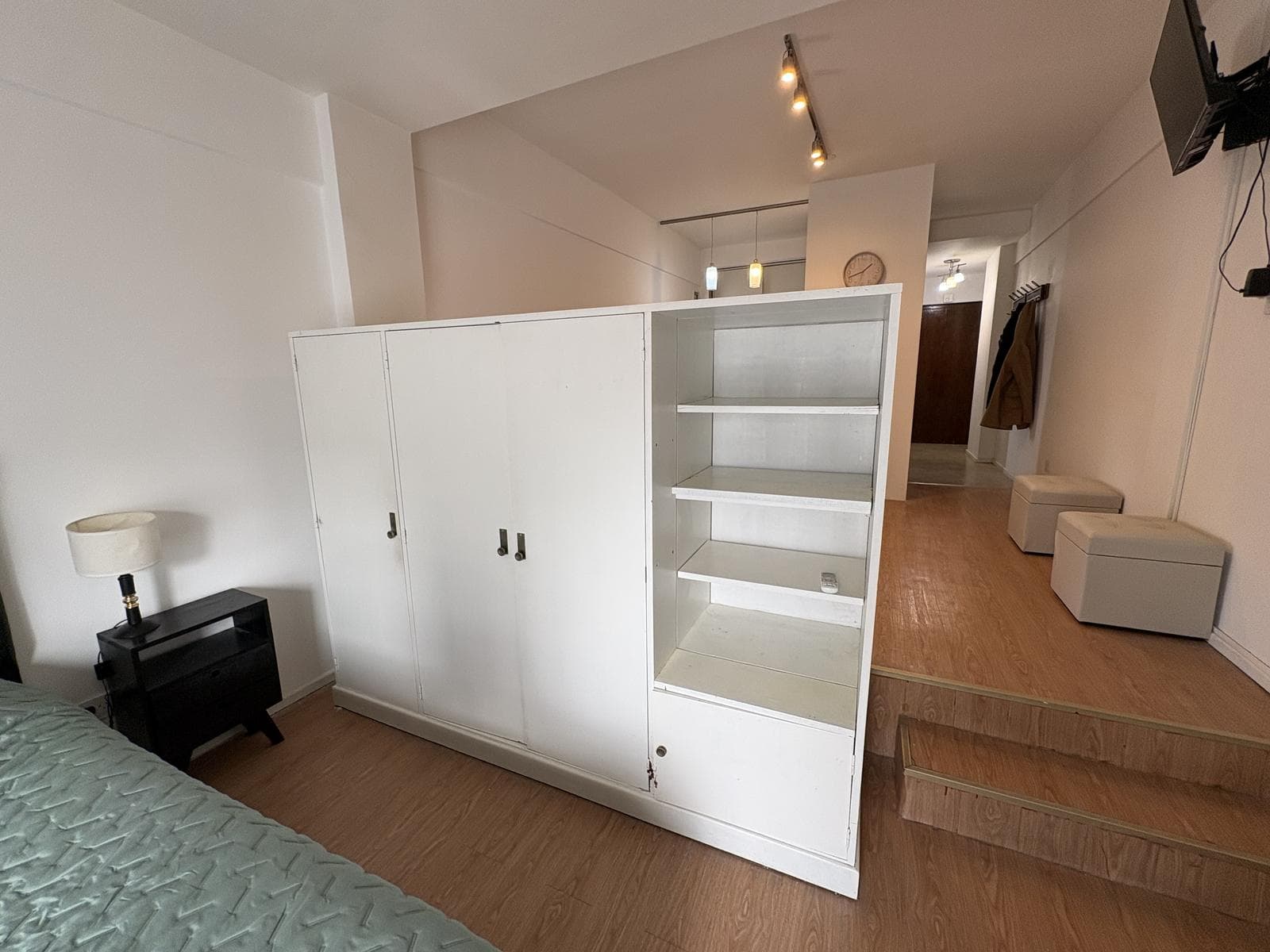 Spacious, furnished, fully equipped studio apartment for rent with a balcony in Recoleta
