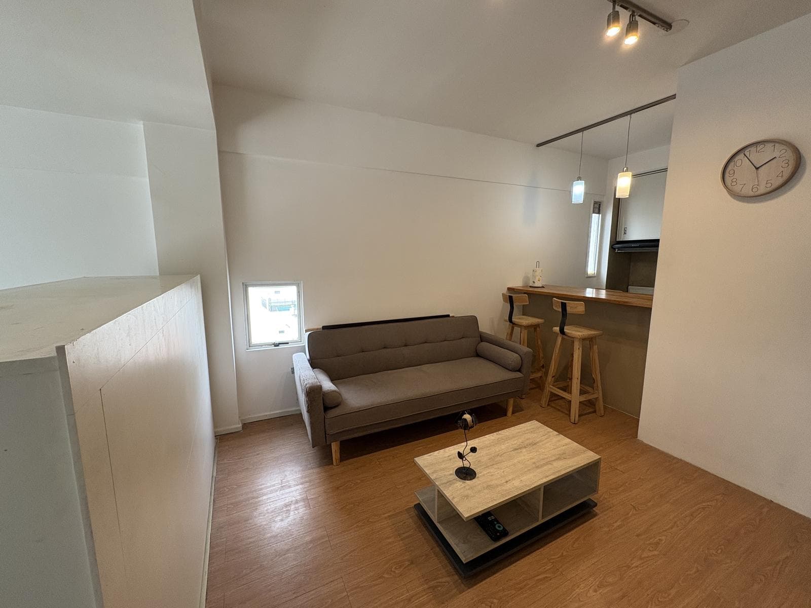 Spacious, furnished, fully equipped studio apartment for rent with a balcony in Recoleta