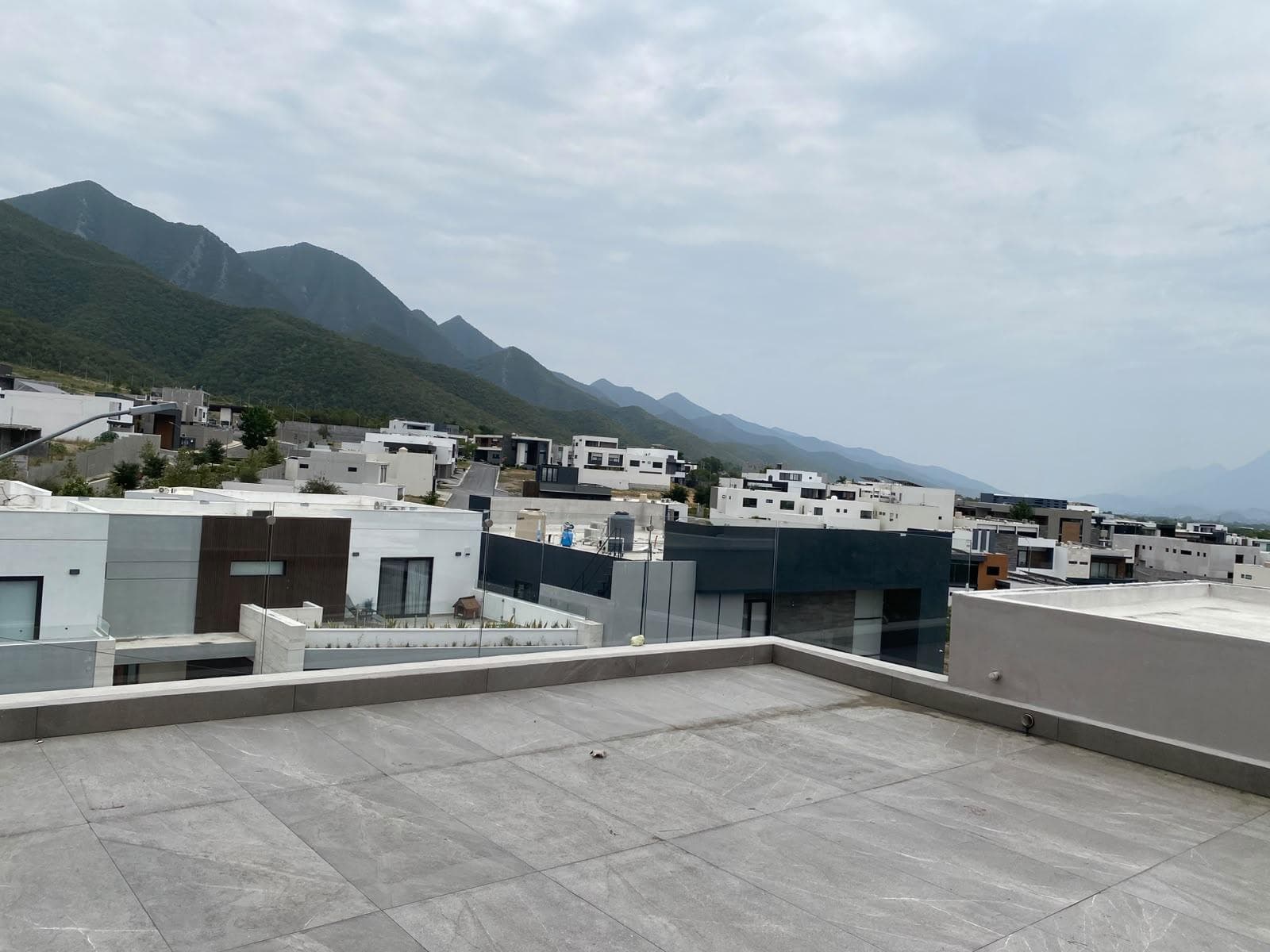 FOR SALE: 3-Story House with a Pool in the BOSQUES DE LAS MISIONES Subdivision, National Highway MONTERREY