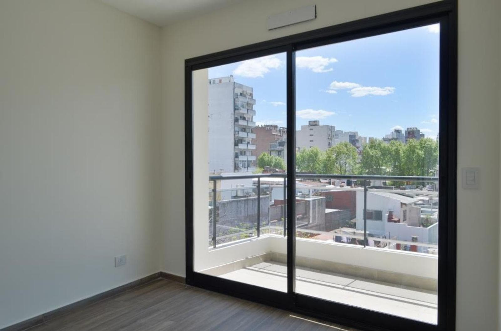 STUDIO APARTMENT FOR SALE (CAN BE DIVIDED) IN SAN CRISTOBAL