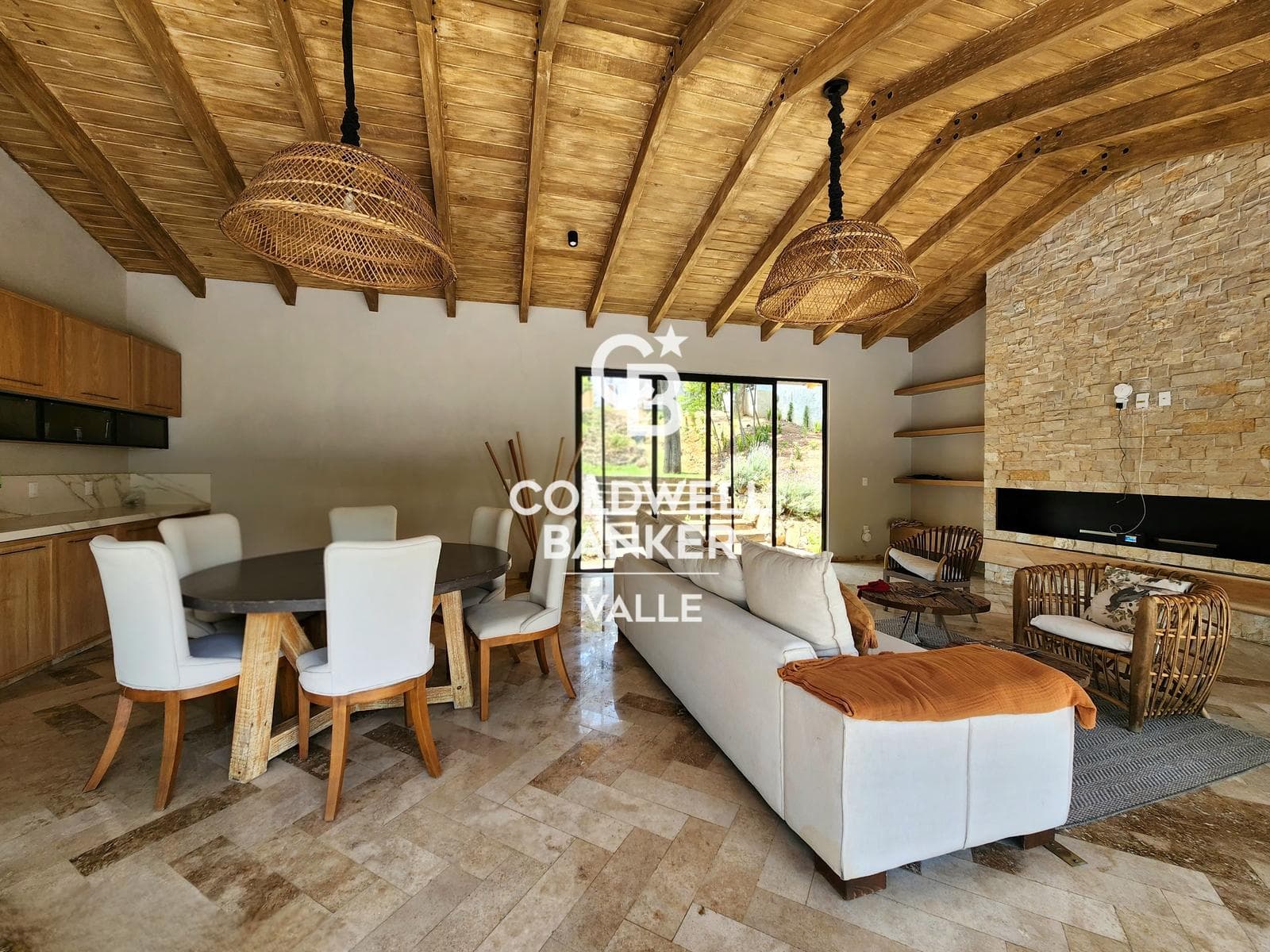 House for Sale, Avándaro