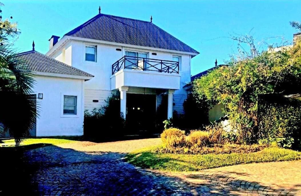 Lakefront House for Rent in Los Castores, Nordelta, Tigre