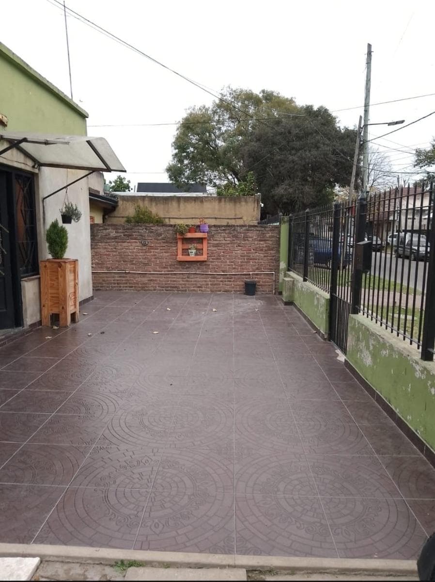 2-room house for sale with garage in A. Verde Lavallol, Lomas de Zamora
