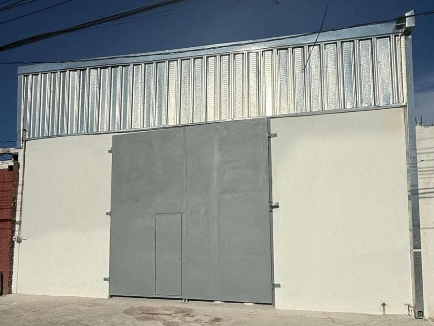 FOR RENT: 532 m² warehouse in the Treviño neighborhood in downtown Monterrey. REMODELED | 2 offices Storage room