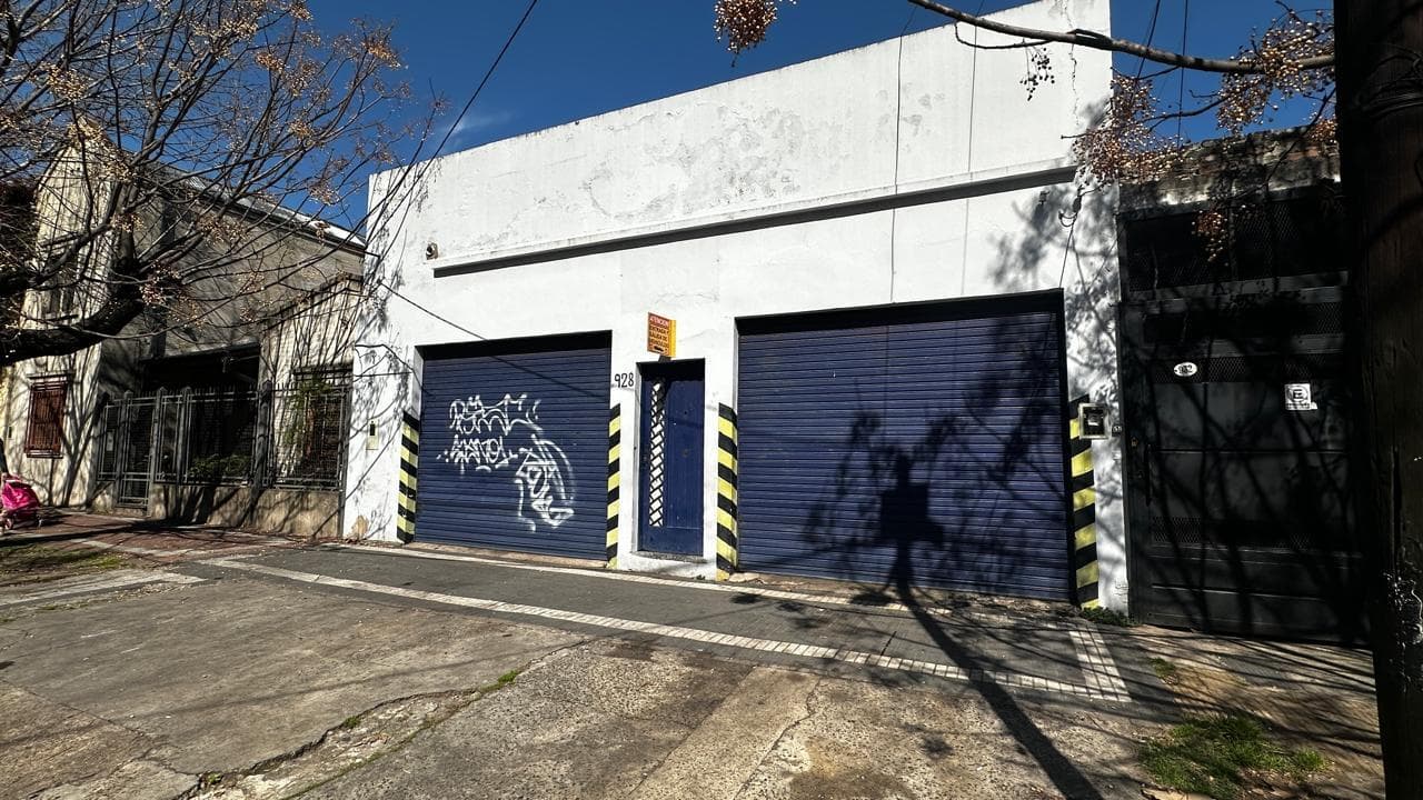 Excelente Local o depósito en Venta