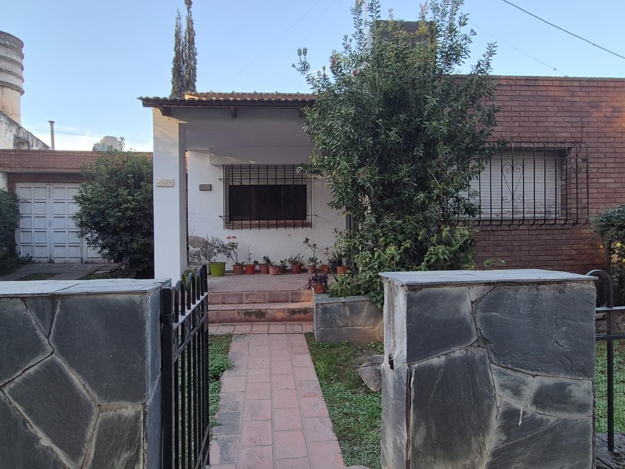 House in need of renovation | 3 bedrooms | El Cañito neighborhood - Alta Gracia.