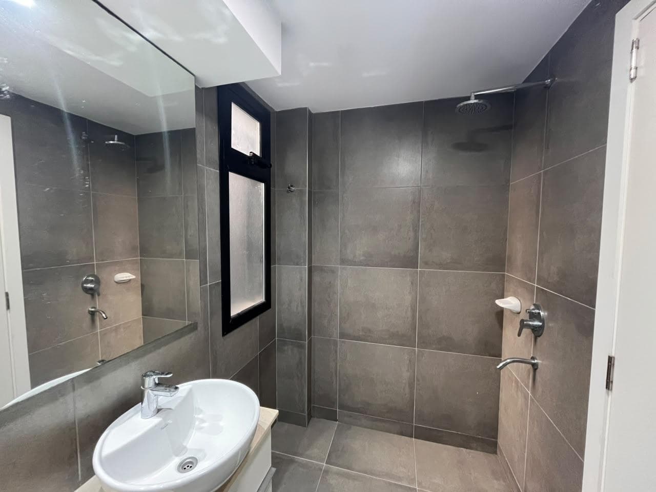 FOR RENT - 2-Bedroom Apartment with Garage - Downtown, Rosario