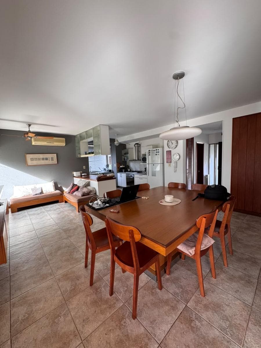 4-Bedroom House with Garages, Pool, and BBQ Area - Fisherton