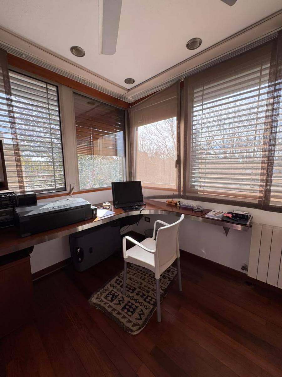4-Bedroom House with Garages, Pool, and BBQ Area - Fisherton