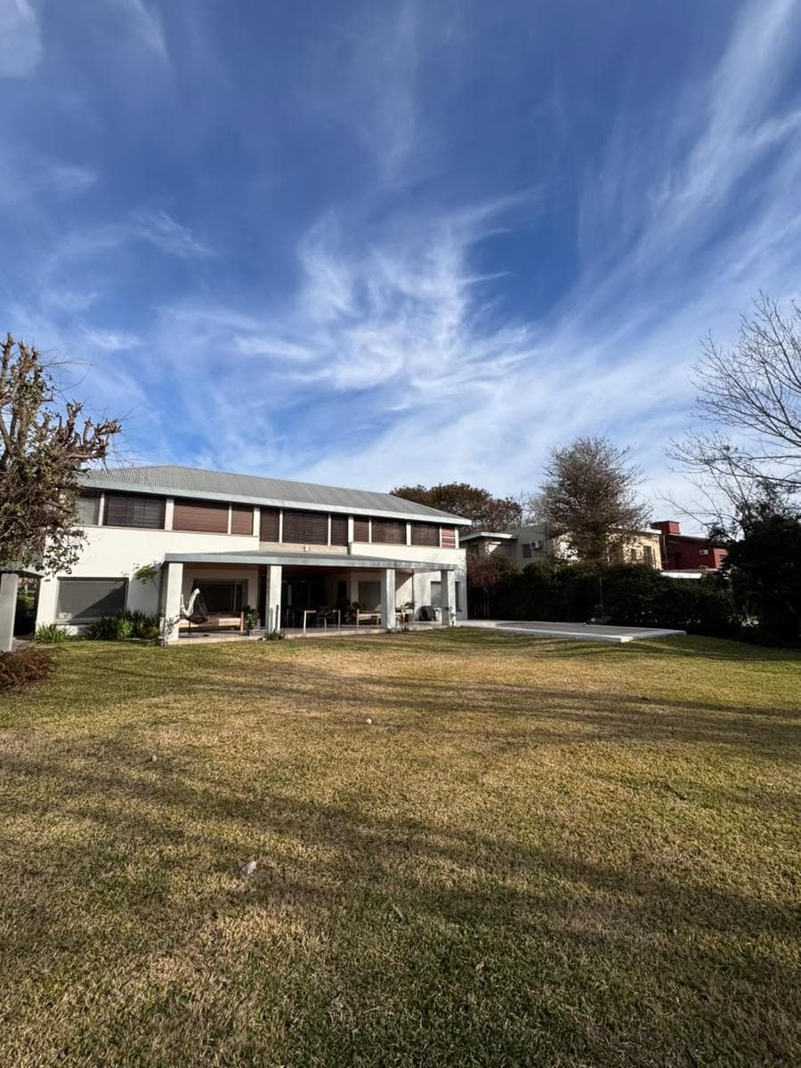 4-Bedroom House with Garages, Pool, and BBQ Area - Fisherton