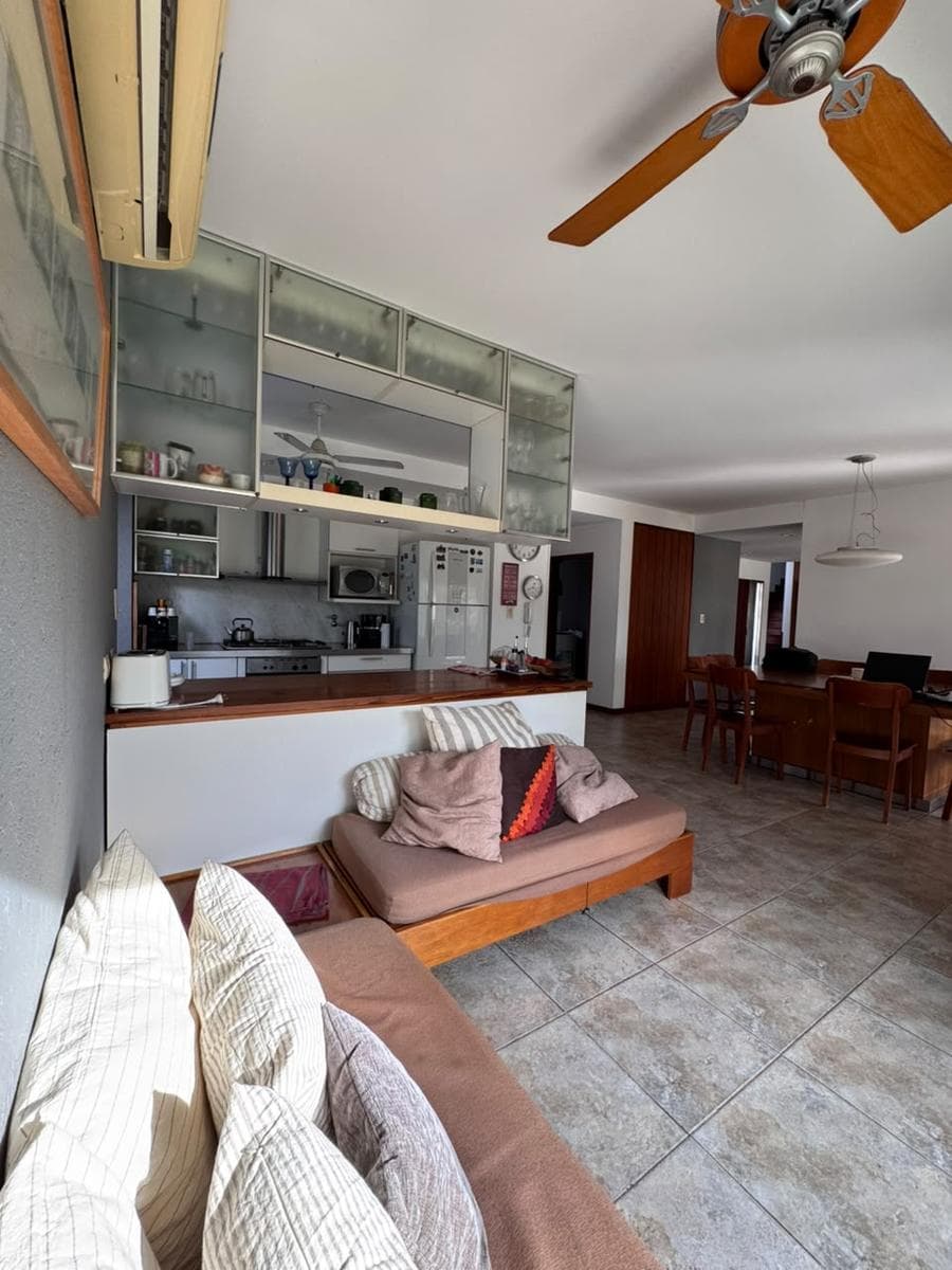 4-Bedroom House with Garages, Pool, and BBQ Area - Fisherton