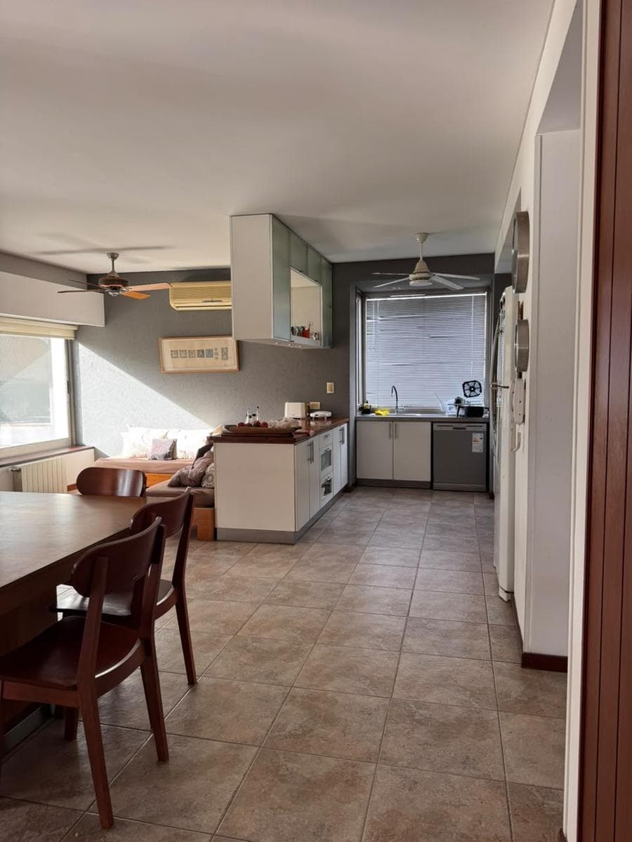 4-Bedroom House with Garages, Pool, and BBQ Area - Fisherton