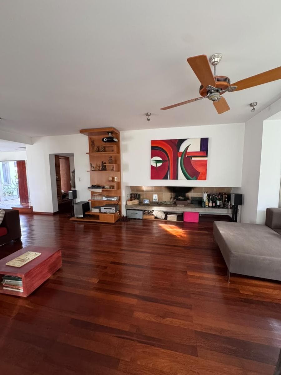 4-Bedroom House with Garages, Pool, and BBQ Area - Fisherton