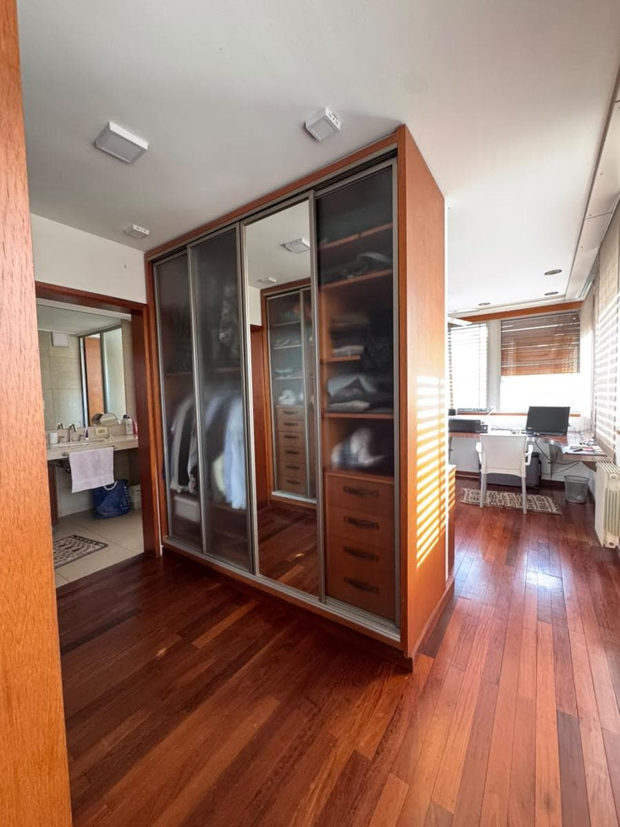 4-Bedroom House with Garages, Pool, and BBQ Area - Fisherton