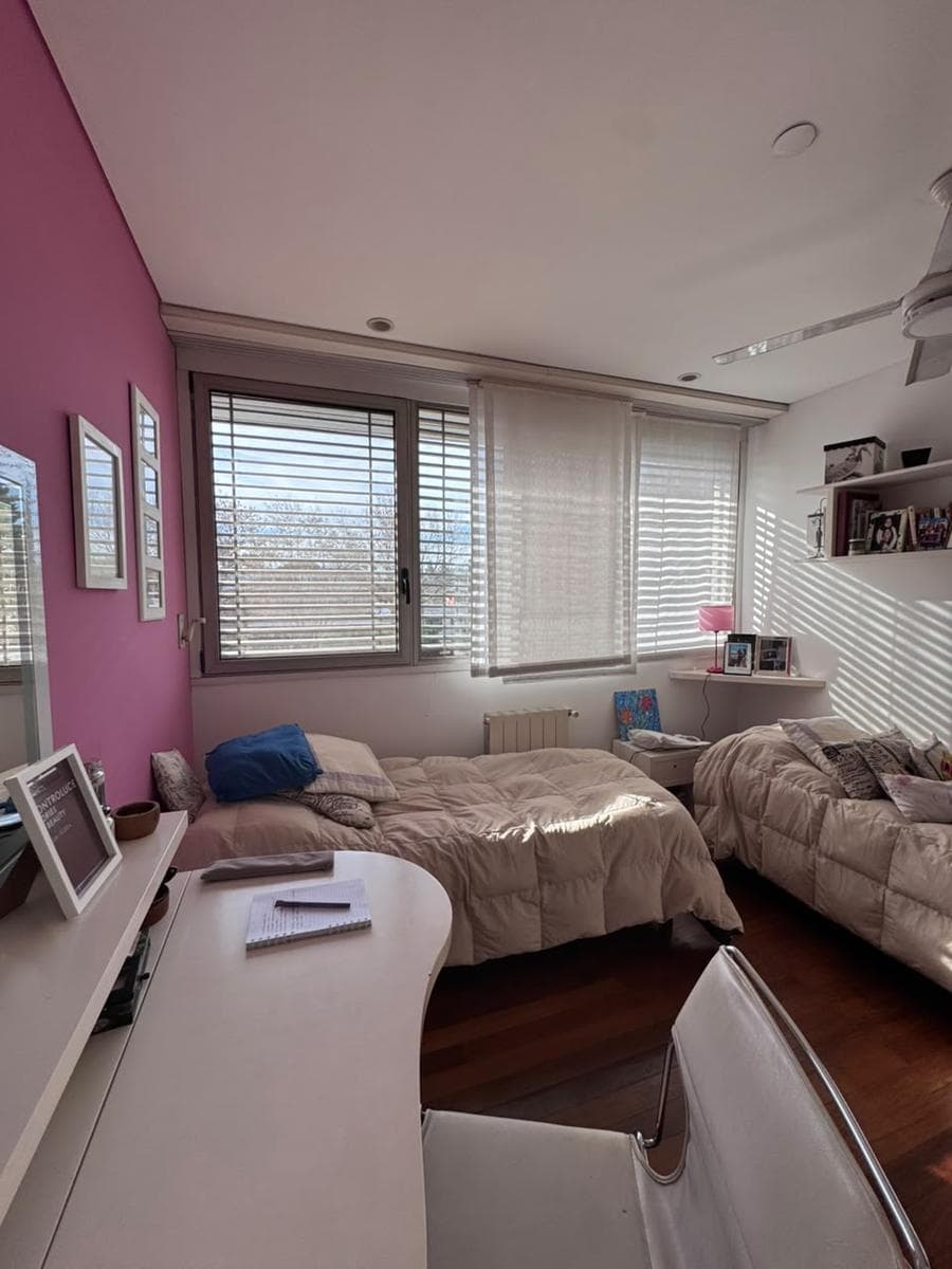 4-Bedroom House with Garages, Pool, and BBQ Area - Fisherton