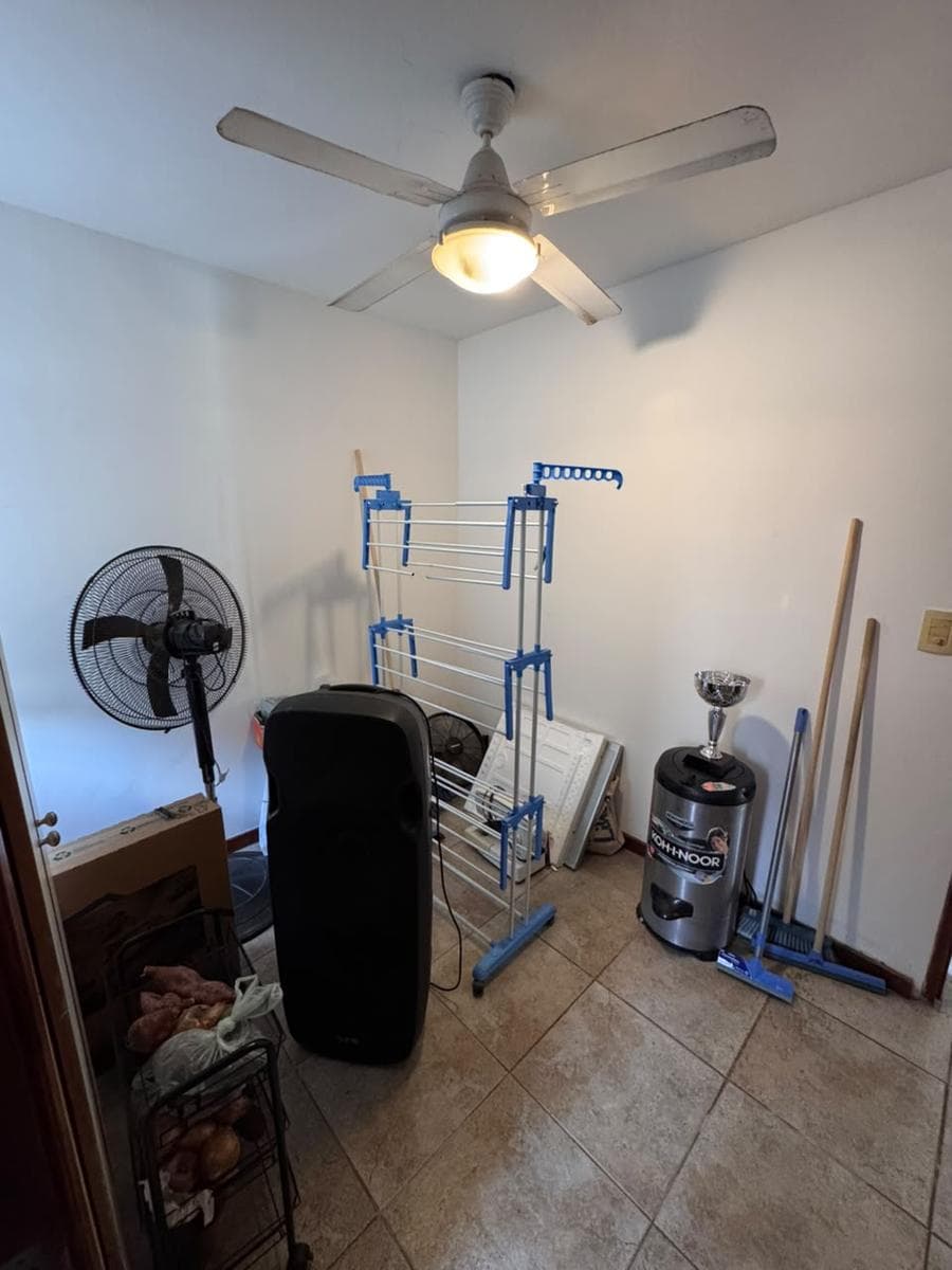 4-Bedroom House with Garages, Pool, and BBQ Area - Fisherton