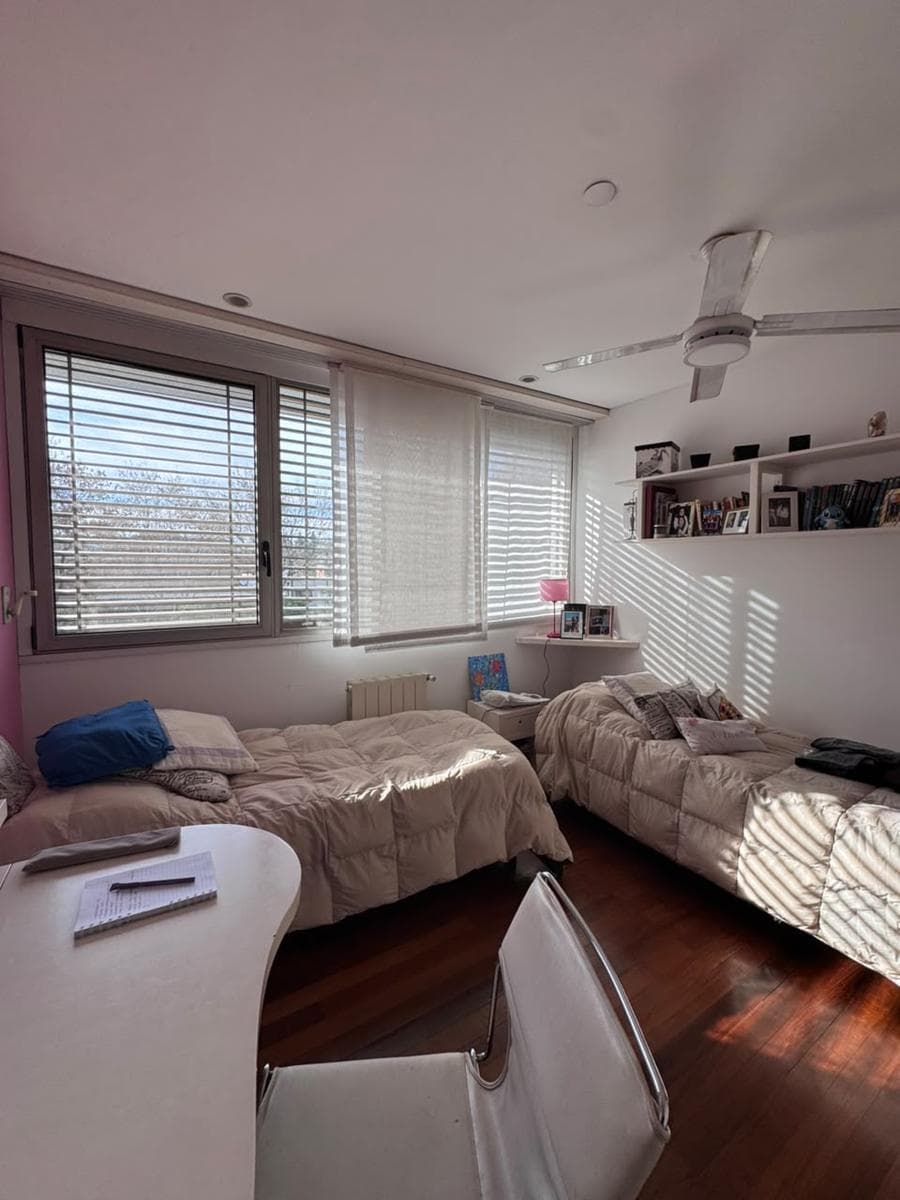 4-Bedroom House with Garages, Pool, and BBQ Area - Fisherton