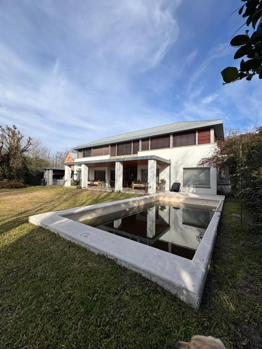 4-Bedroom House with Garages, Pool, and BBQ Area - Fisherton