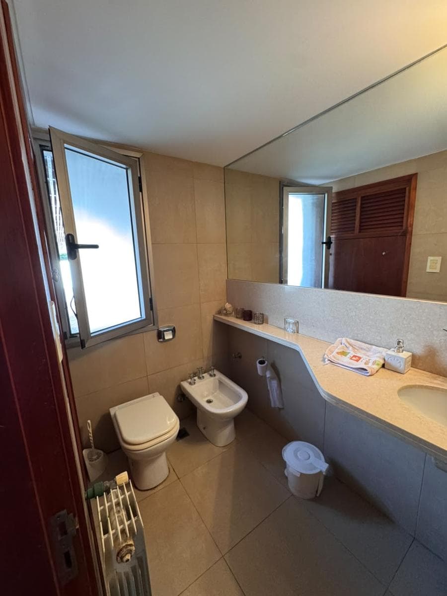 4-Bedroom House with Garages, Pool, and BBQ Area - Fisherton