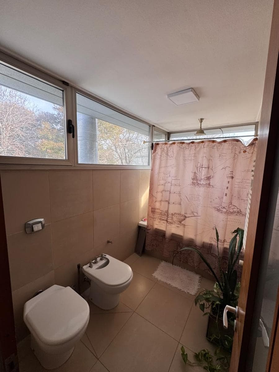 4-Bedroom House with Garages, Pool, and BBQ Area - Fisherton