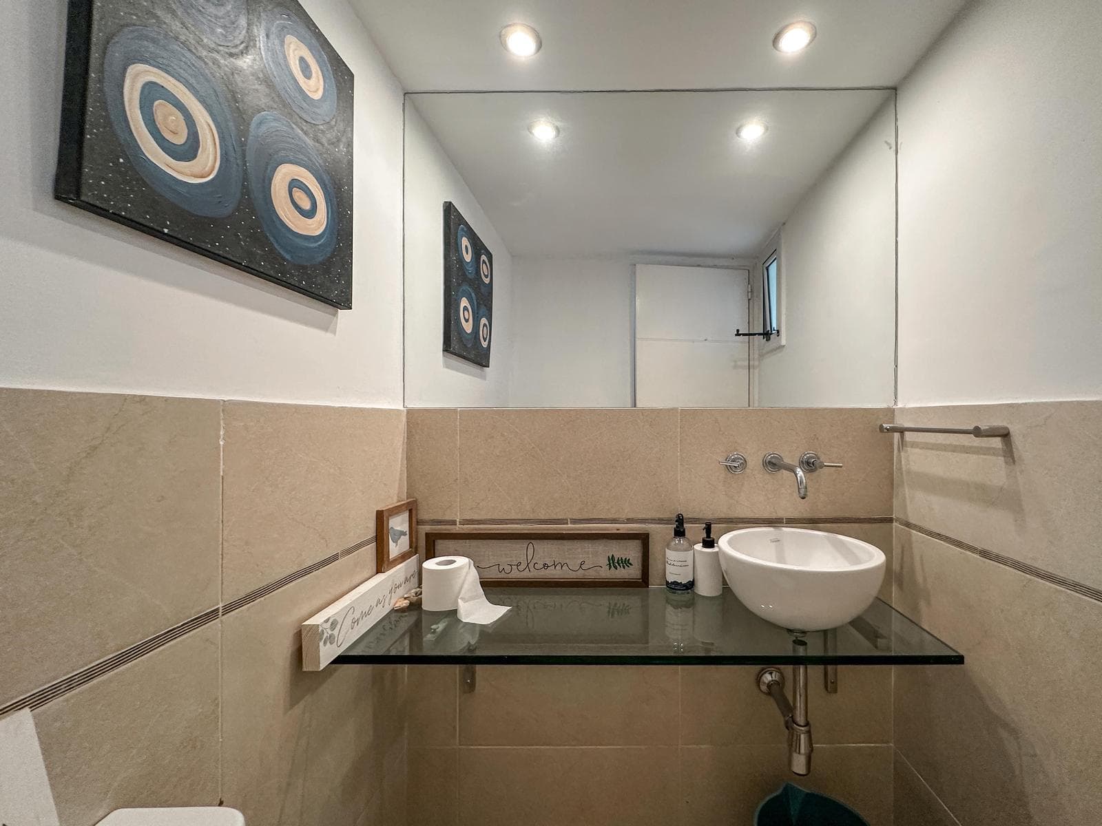 3-bedroom apartment with 2 parking spaces and a view of the river