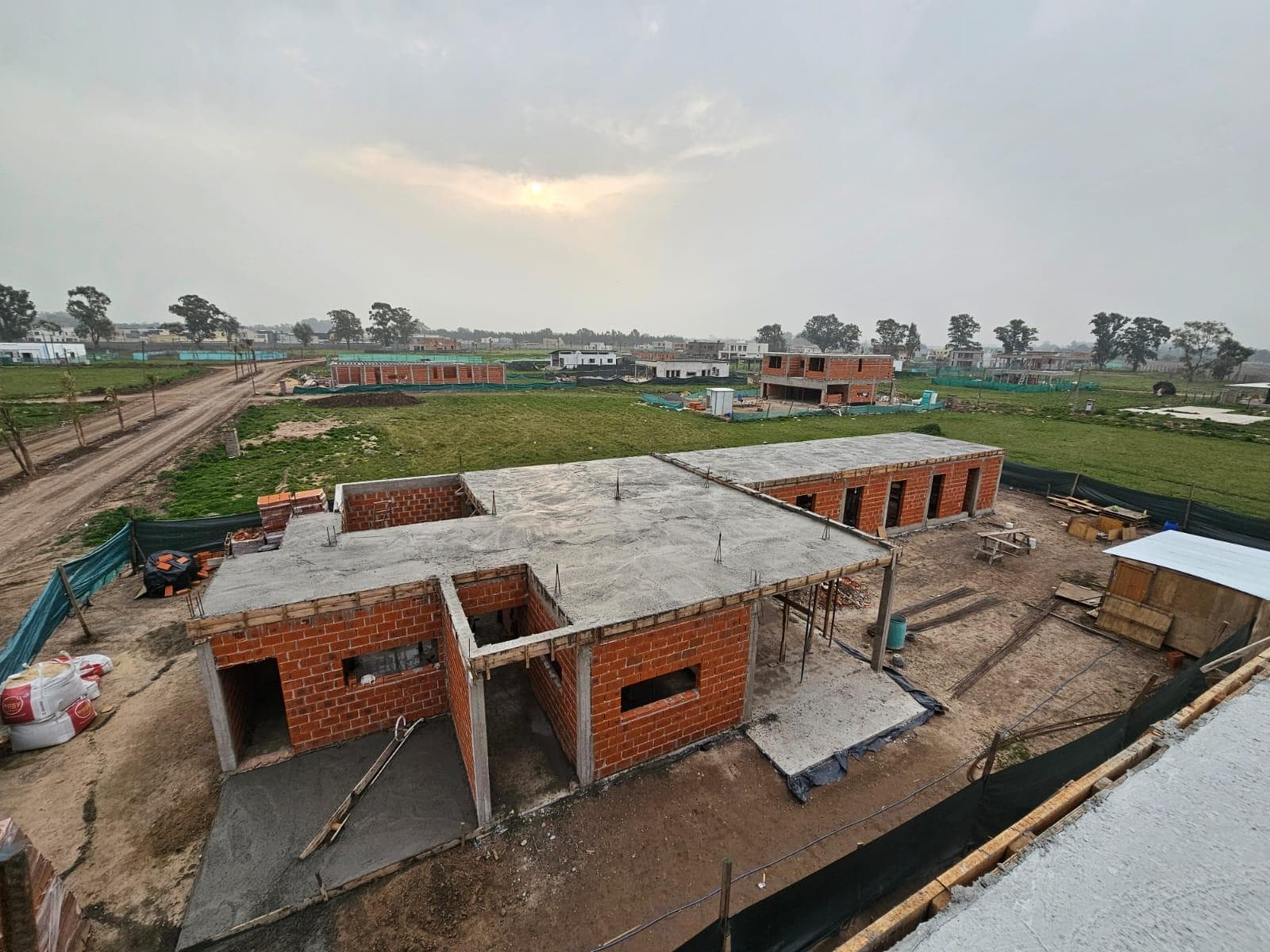 4-ROOM HOUSE FOR SALE (TO BE COMPLETED) - LAGOS DE CANNING II GATED COMMUNITY