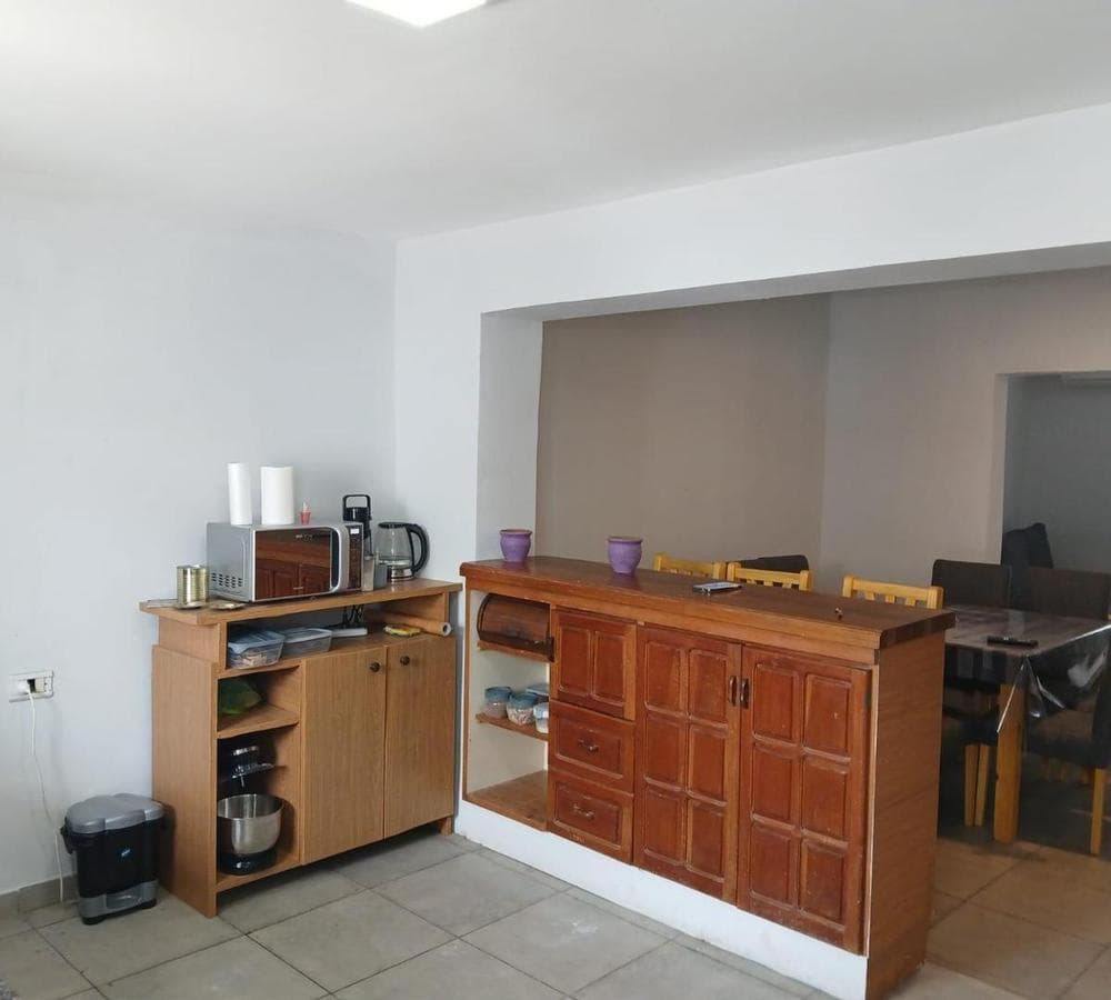 HOUSE FOR SALE + APARTMENT ON AV. VIVES