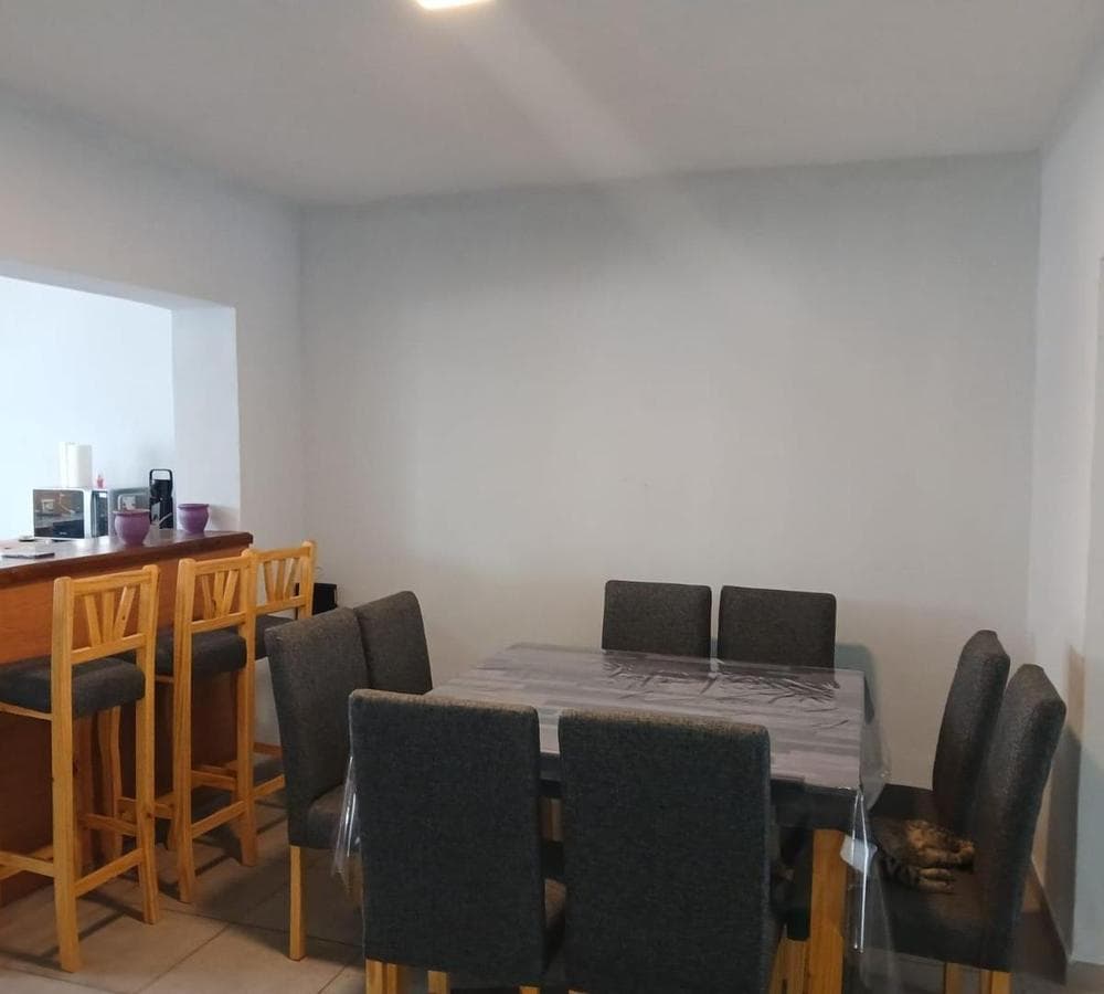 HOUSE FOR SALE + APARTMENT ON AV. VIVES