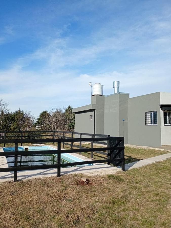 FINANCIO - TWO-BEDROOM HOUSE WITH A POOL - JUST A FEW METERS FROM THE LAKE