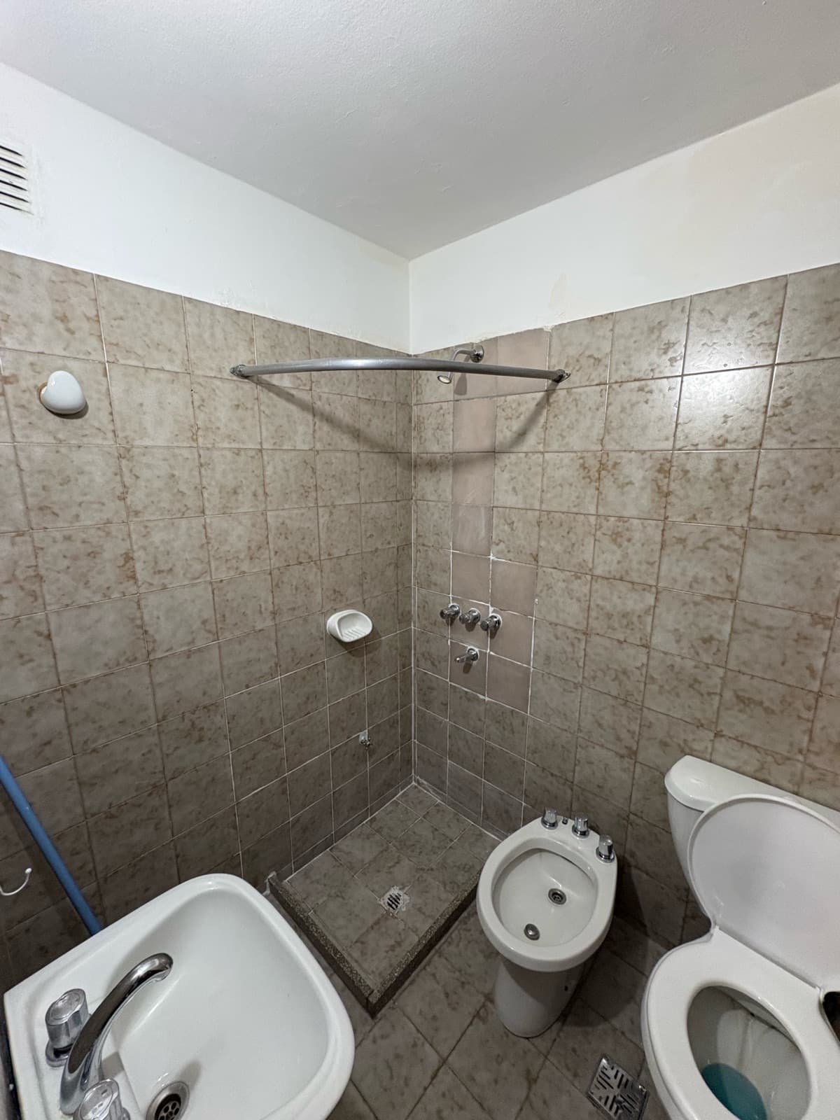 1-BEDROOM APARTMENT FOR RENT IN THE DOWNTOWN AREA