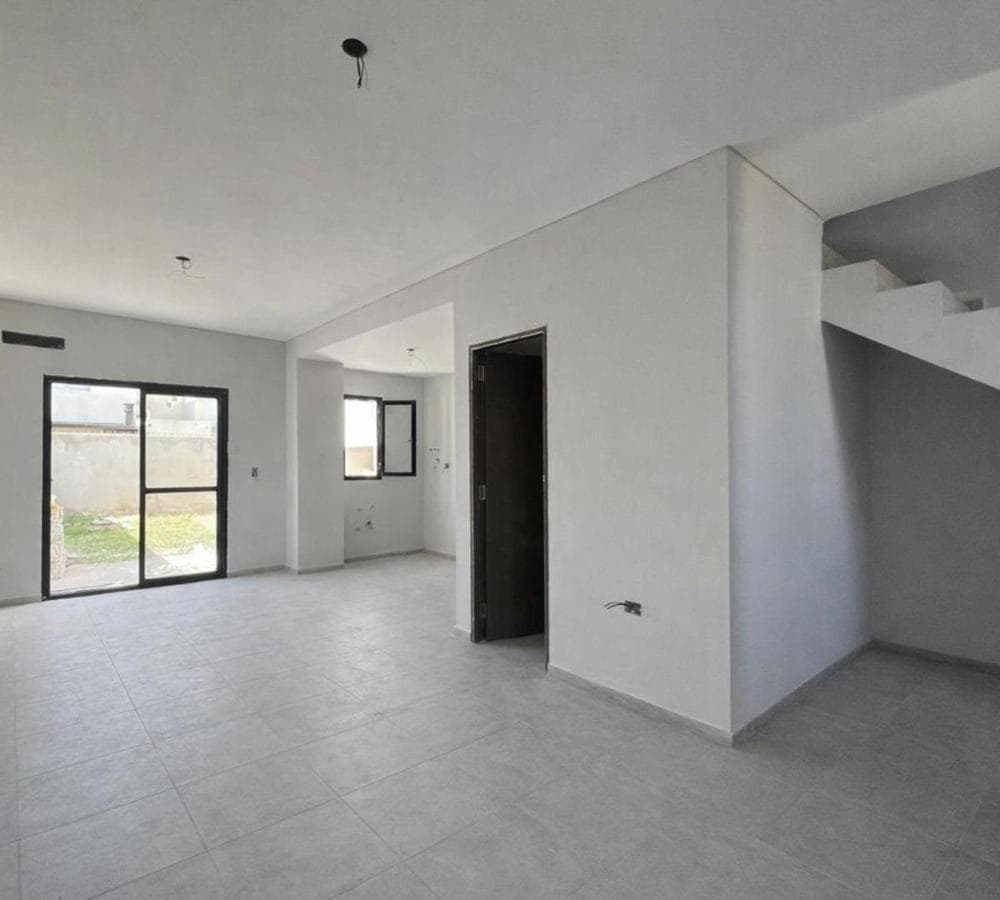 DUPLEX FOR SALE: 2 BEDROOMS, 2 BATHROOMS IN NEARBY VALLE - LA AMISTAD